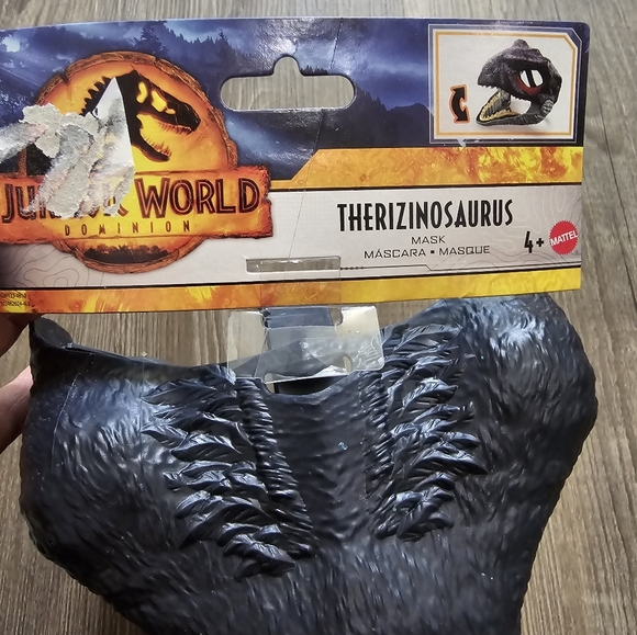 Jurassic World Therizenosaurus face mask. kids size - Picture 6 of 7